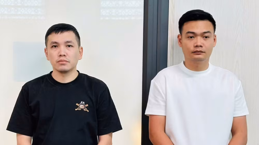Võ Đại Trường Lâm (trái) và Lê Trọng Hải Anh (phải) tại cơ quan điều tra. (Ảnh: Công an tỉnh Thanh Hóa). 
