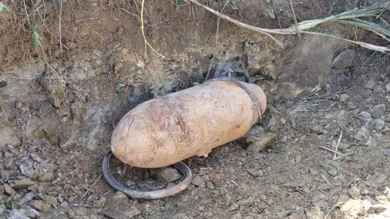Quả bom nặng gần 300kg sót lại sau chiến tranh.