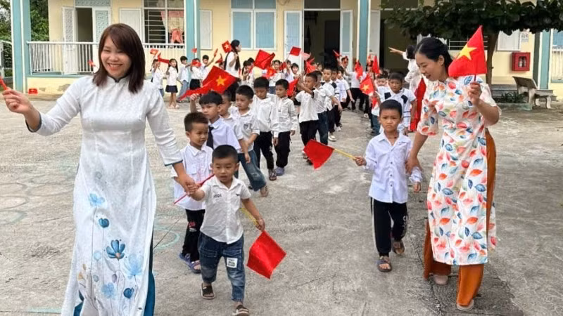 Học sinh lớp 1, Trường tiểu học Tén Tằn, xã Mường Lát, tỉnh Thanh Hóa. (Ảnh minh họa: THÁI BÌNH)