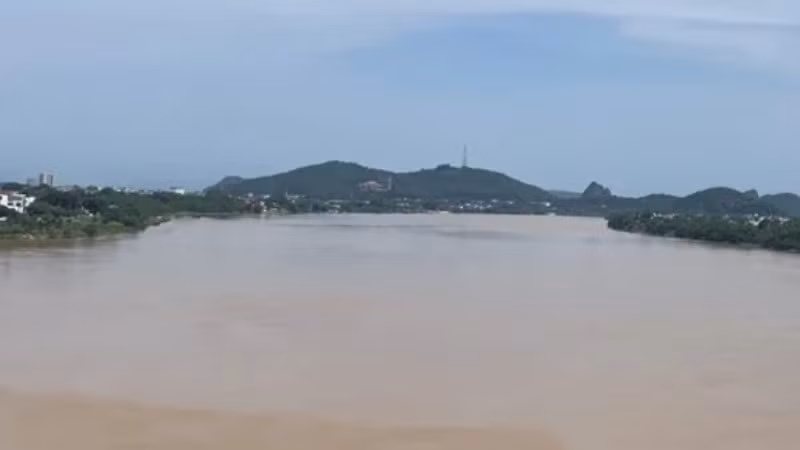 Thanh Hóa tăng mức báo động II trên sông Yên.