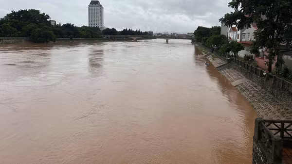 Hình ảnh nước sông Kỳ Cùng đang lên lúc 8 giờ 30 phút ngày 22/8. (Hình ảnh do Đài Khí tượng thủy văn Lạng Sơn cung cấp)