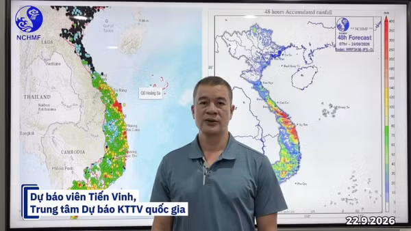 Dự báo viên Tiến Vinh, Trung tâm Dự báo Khí tượng Thủy văn quốc gia nhận định tình hình mưa rất lớn dồn dập tại miền trung và Nam Bộ.