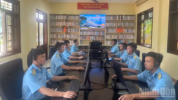 Thư viện điện tử Trung đoàn 282-nơi cán bộ, chiến sĩ Trung đoàn 282 được trao đổi thông tin, tiếp cận với khoa học công nghệ.