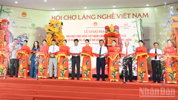 Cắt băng khai mạc Hội chợ Làng nghề Việt Nam lần thứ 22 năm 2026.