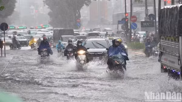 Bắc Bộ và từ Thanh Hóa đến Hà Tĩnh dự báo có mưa vừa, mưa to và dông, cục bộ có nơi mưa rất to từ đêm 17/8 đến ngày 21/8.