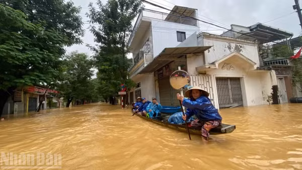 Ban Chỉ đạo Phòng thủ dân sự quốc gia đề nghị triển khai nhắn tin trên phạm vi toàn quốc, hướng dẫn người dân cài đặt, sử dụng ứng dụng “Hướng dẫn phòng, chống thiên tai”.