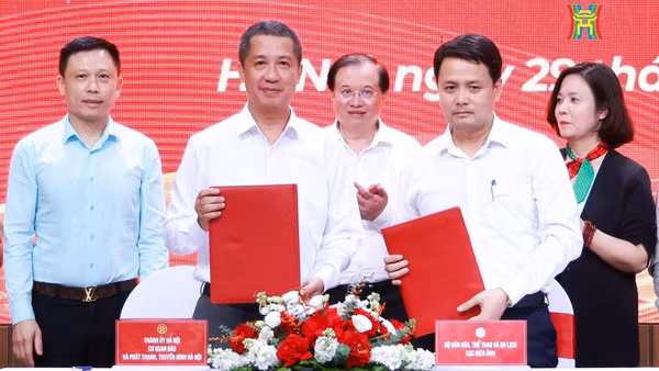 Lễ ký kết Biên bản ghi nhớ hợp tác tăng cường quảng bá, phổ biến phim Việt Nam giữa Cơ quan Báo và Phát thanh, Truyền hình Hà Nội và Cục Điện ảnh (Bộ Văn hóa, Thể thao và Du lịch). (Ảnh: BTC)