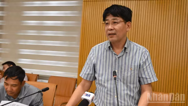 Ông Mai Văn Phấn, Phó Cục trưởng Cục Quản lý đất đai, thông tin tại buổi họp báo.
