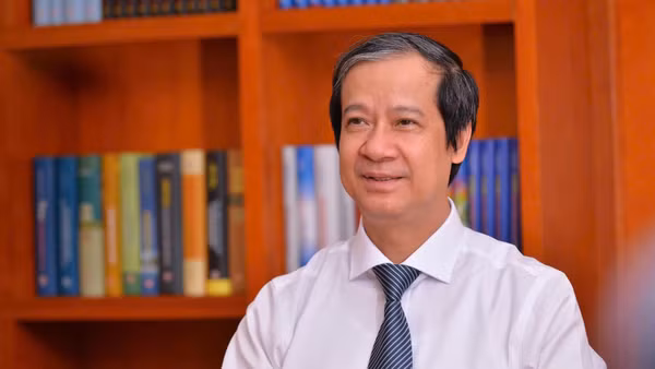 Bộ trưởng Giáo dục và Đào tạo, Phó Trưởng Ban Chính sách, Chiến lược Trung ương Nguyễn Kim Sơn.