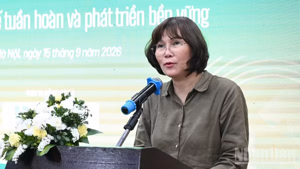 Bà Lý Thị Hồng Điệp, Phó Tổng Biên tập Báo Nông nghiệp và Môi trường phát biểu tại hội thảo.