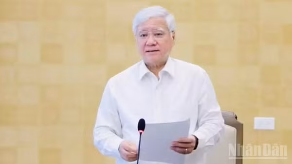 Đồng chí Đỗ Văn Chiến phát biểu tại buổi làm việc. (Ảnh: THANH SƠN).