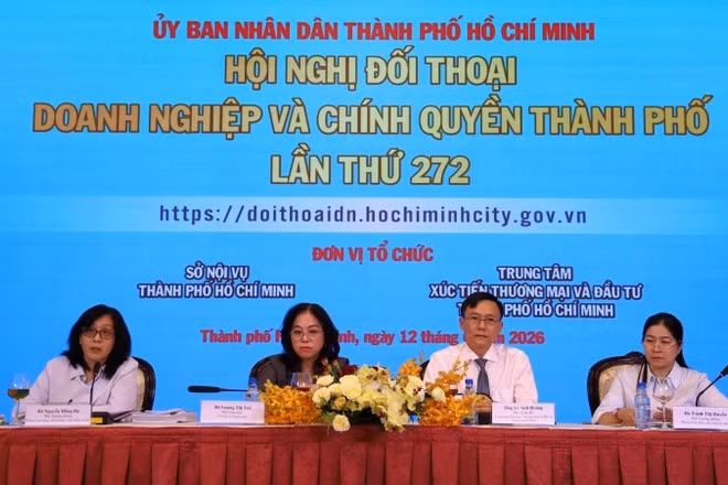 Các đại biểu chủ trì buổi đối thoại.