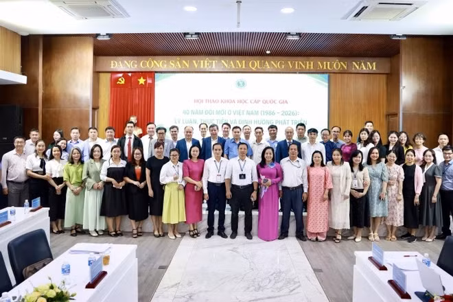 Đại biểu chụp ảnh lưu niệm. (Ảnh: ULAW)