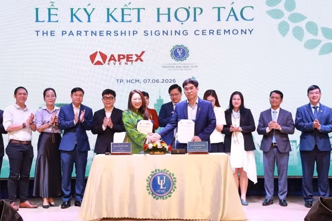 Trường đại học Luật Thành phố Hồ Chí Minh ký kết hợp tác với doanh nghiệp.