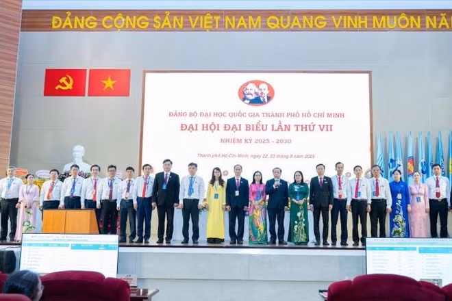 Ra mắt Ban chấp hành Đảng bộ Đại học Quốc gia Thành phố Hồ Chí Minh lần thứ 7, nhiệm kỳ 2025-2030.