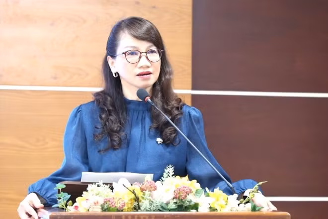 Giáo sư, Tiến sĩ Nguyễn Thị Thanh Mai, Giám đốc Đại học Quốc gia Thành phố Hồ Chí Minh phát biểu tại buổi gặp mặt.