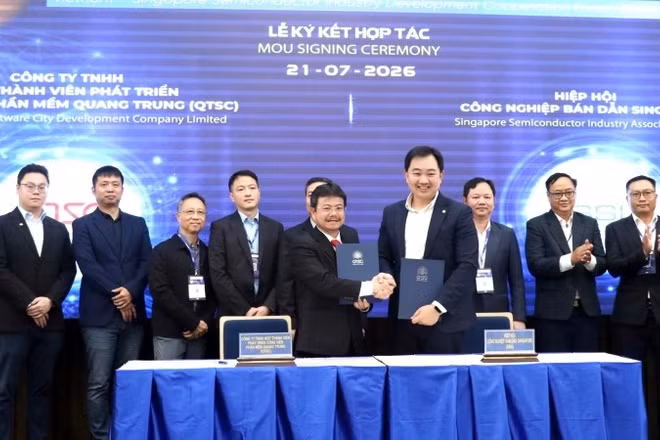 Lễ ký kết Biên bản ghi nhớ hợp tác (MOU) giữa QTSC và Hiệp hội Công nghiệp Bán dẫn Singapore (SSIA).