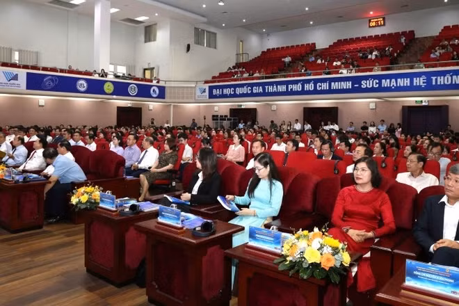 Các đại biểu tham dự hội thảo.