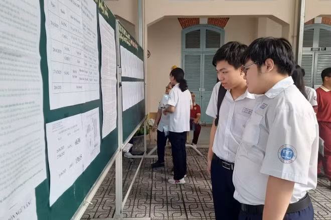 Học sinh Thành phố Hồ Chí Minh (cũ) tham gia kỳ thi tuyển sinh lớp 10 công lập năm học 2025-2026.
