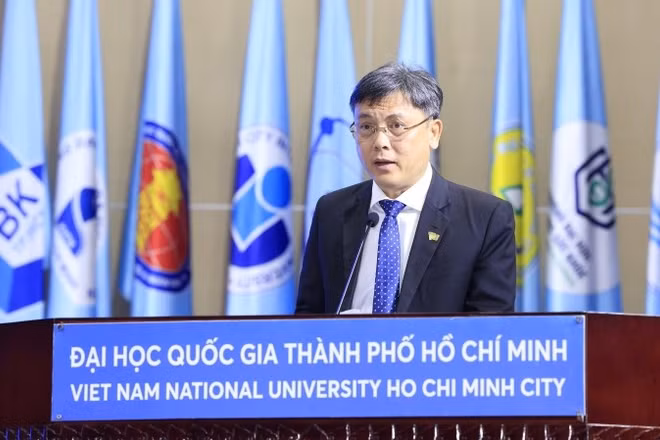 Phó Giáo sư, Tiến sĩ Nguyễn Minh Tâm, Phó Giám đốc Đại học Quốc gia Thành phố Hồ Chí Minh phát biểu khai mạc (Ảnh: MỘC MIÊN)