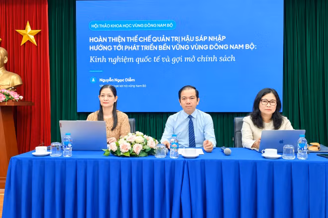Các chuyên gia chủ trì hội thảo. (Ảnh: CAO TÂN)