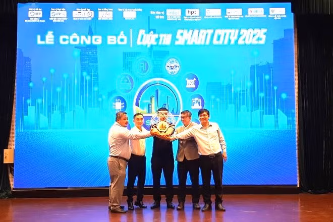 Nghi thức khởi động Cuộc thi Smart City 2025.
