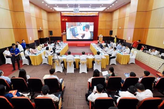 Quang cảnh Tọa đàm “Đẩy mạnh ứng dụng trí tuệ nhân tạo trong giáo dục và đào tạo-Những lợi ích và thách thức”.
