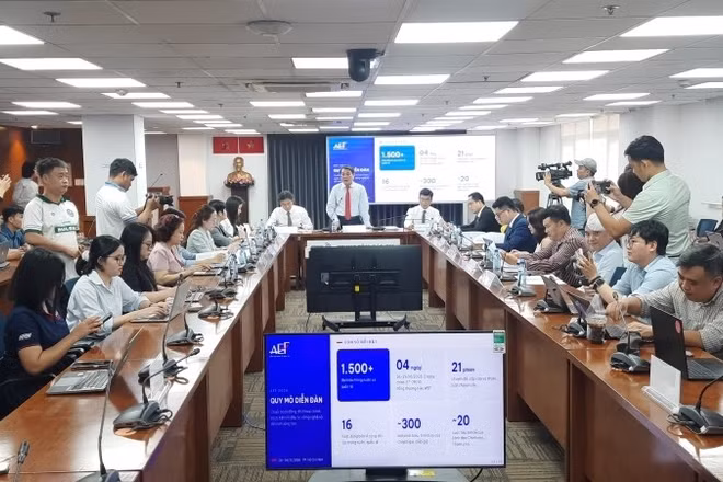 Quang cảnh buổi họp báo. (Ảnh: CAO TÂN)