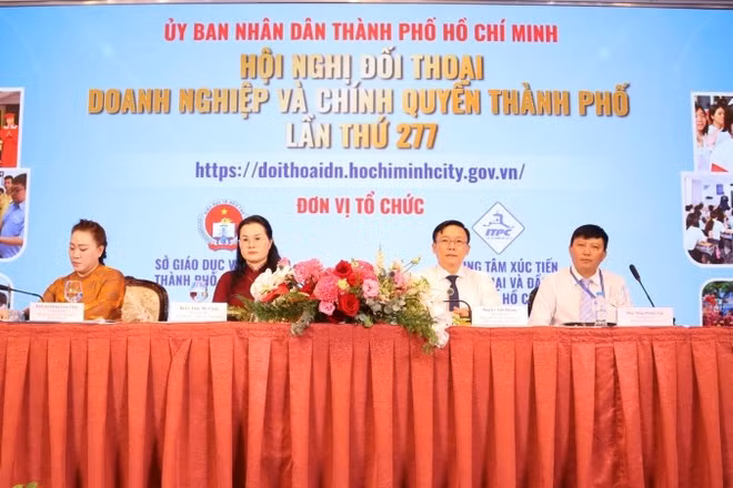 Các đồng chí chủ trì buổi đối thoại. (Ảnh: ITPC)