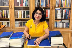 Nhà văn Như Bình.
