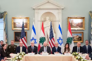 Phái đoàn Israel và Liban đạt được thỏa thuận ngừng bắn mới sau khi đàm phán dưới sự chủ trì và trung gian của Mỹ tại Washington, ngày 3/6. Ảnh | Reuters