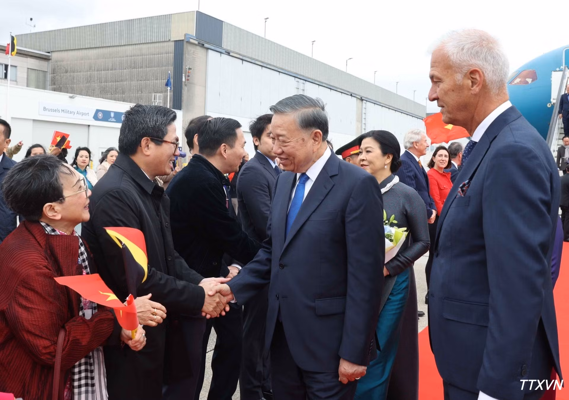 vna-potal-tong-bi-thu-chu-tich-nuoc-va-phu-nhan-bat-dau-tham-chinh-thuc-eu-va-bi-3735.jpg