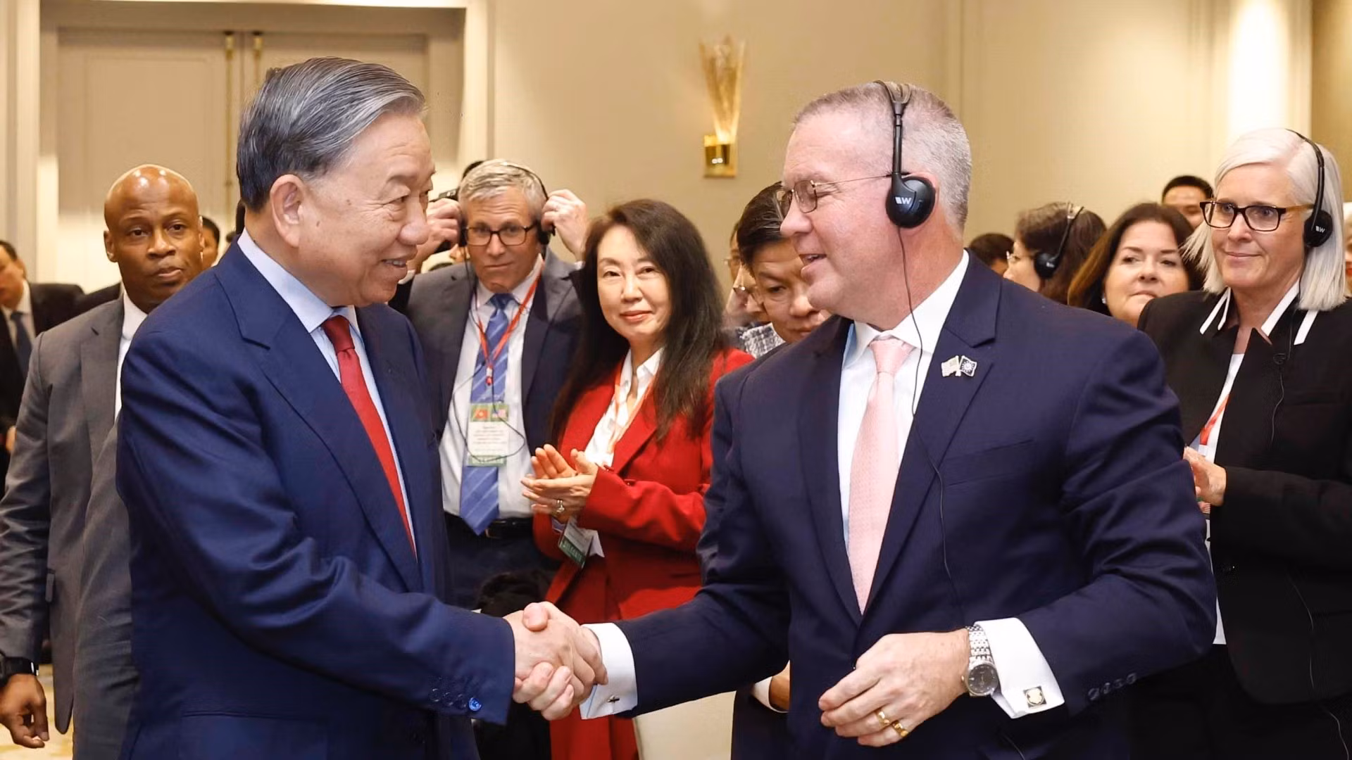 vna-potal-tong-bi-thu-chung-kien-le-ky-va-trao-cac-thoa-thuan-hop-tac-giua-viet-nam-va-hoa-ky-8598056.jpg