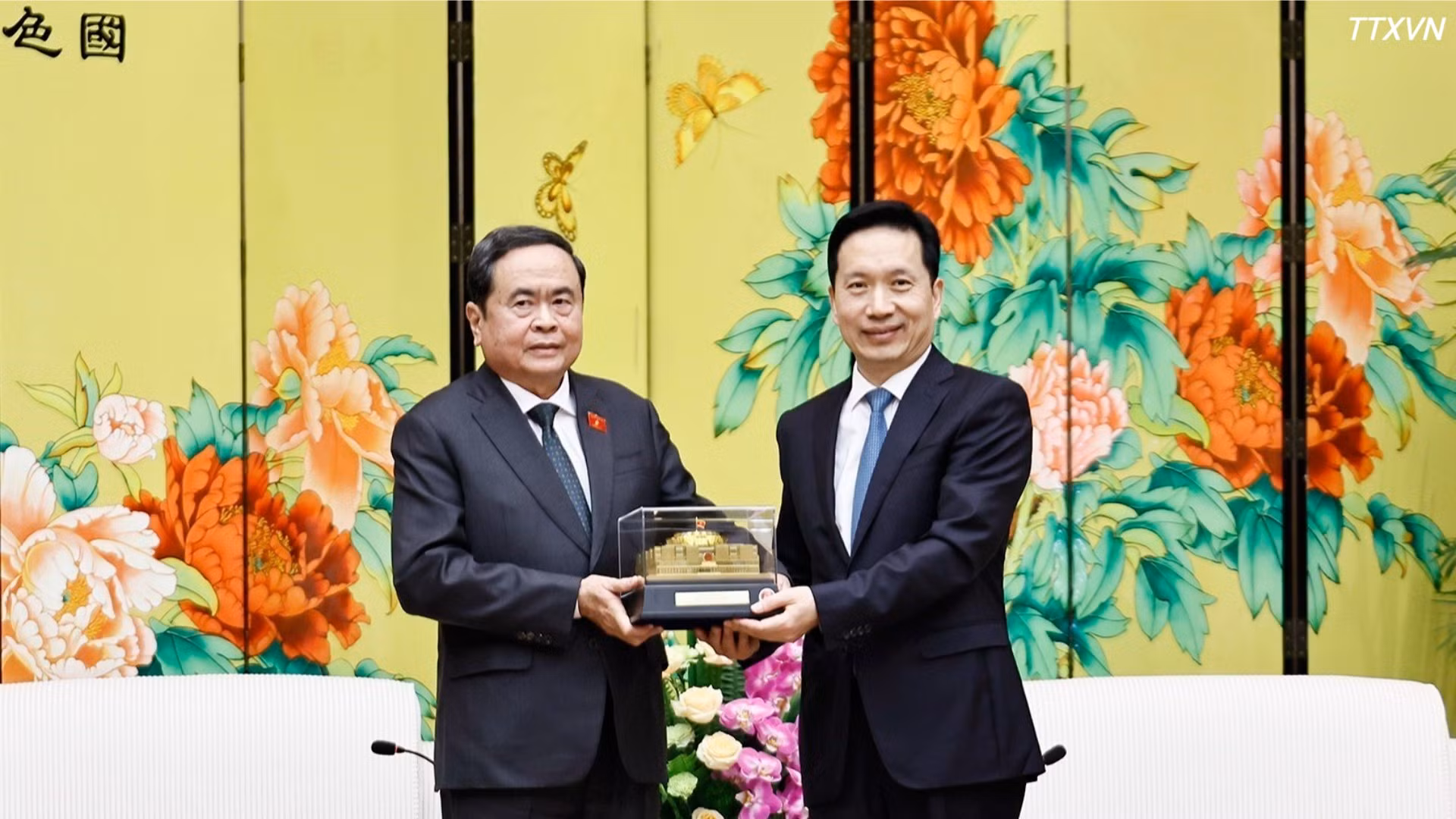 vna-potal-chu-tich-quoc-hoi-tran-thanh-man-tiep-bi-thu-tinh-uy-tinh-thiem-tay-9455.jpg