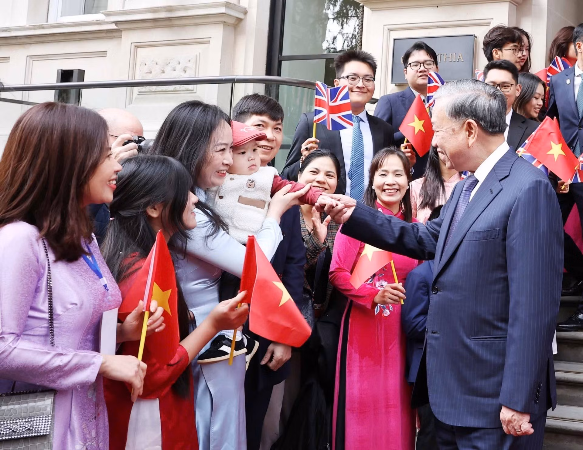 vna-potal-tong-bi-thu-ket-thuc-chuyen-tham-lien-hiep-vuong-quoc-anh-va-bac-ireland-8376109.jpg