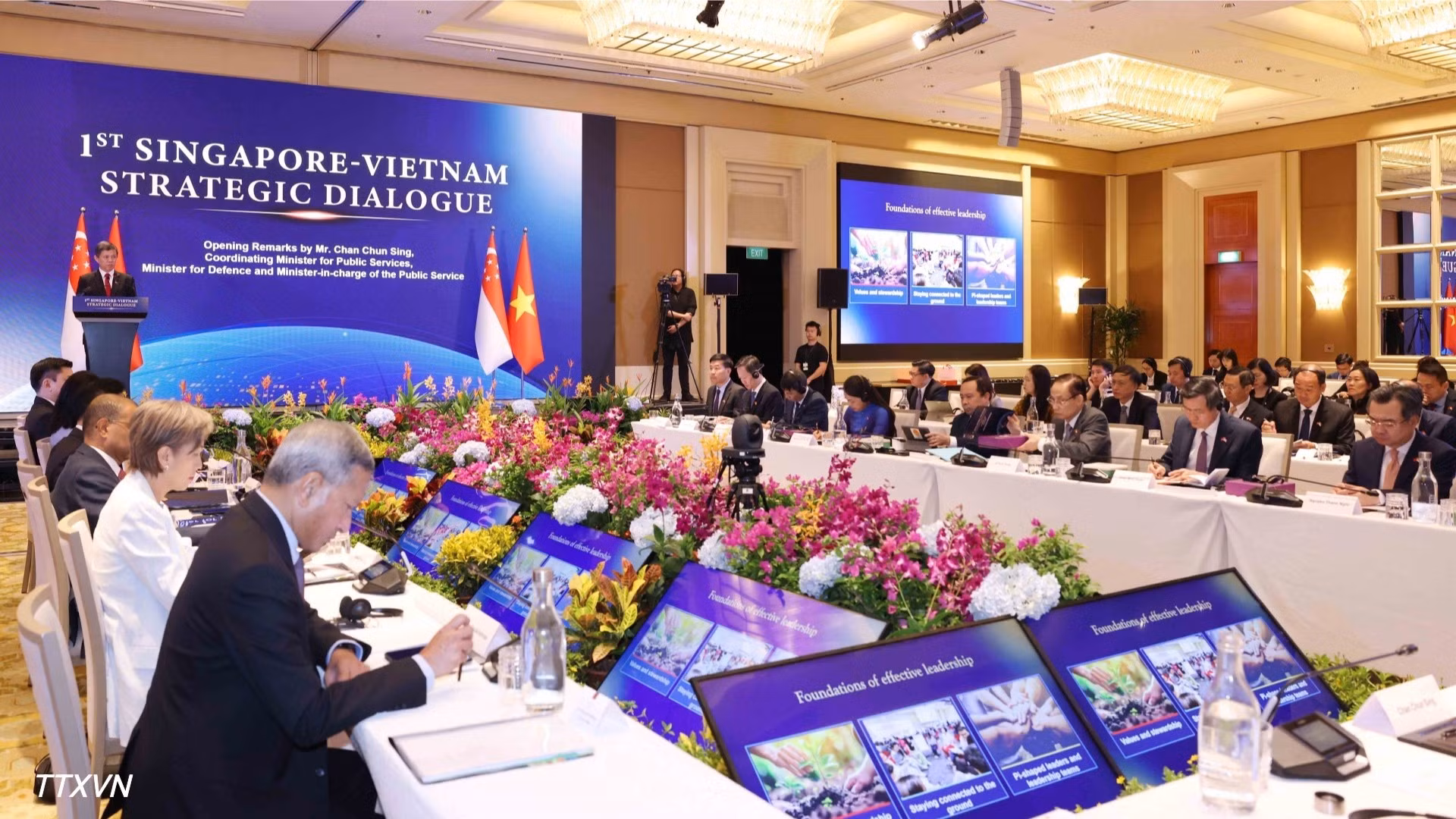 vna-potal-thuong-truc-ban-bi-thu-tran-cam-tu-dong-chu-tri-doi-thoai-chien-luoc-viet-nam-singapore-lan-thu-nhat-8979697-680.jpg