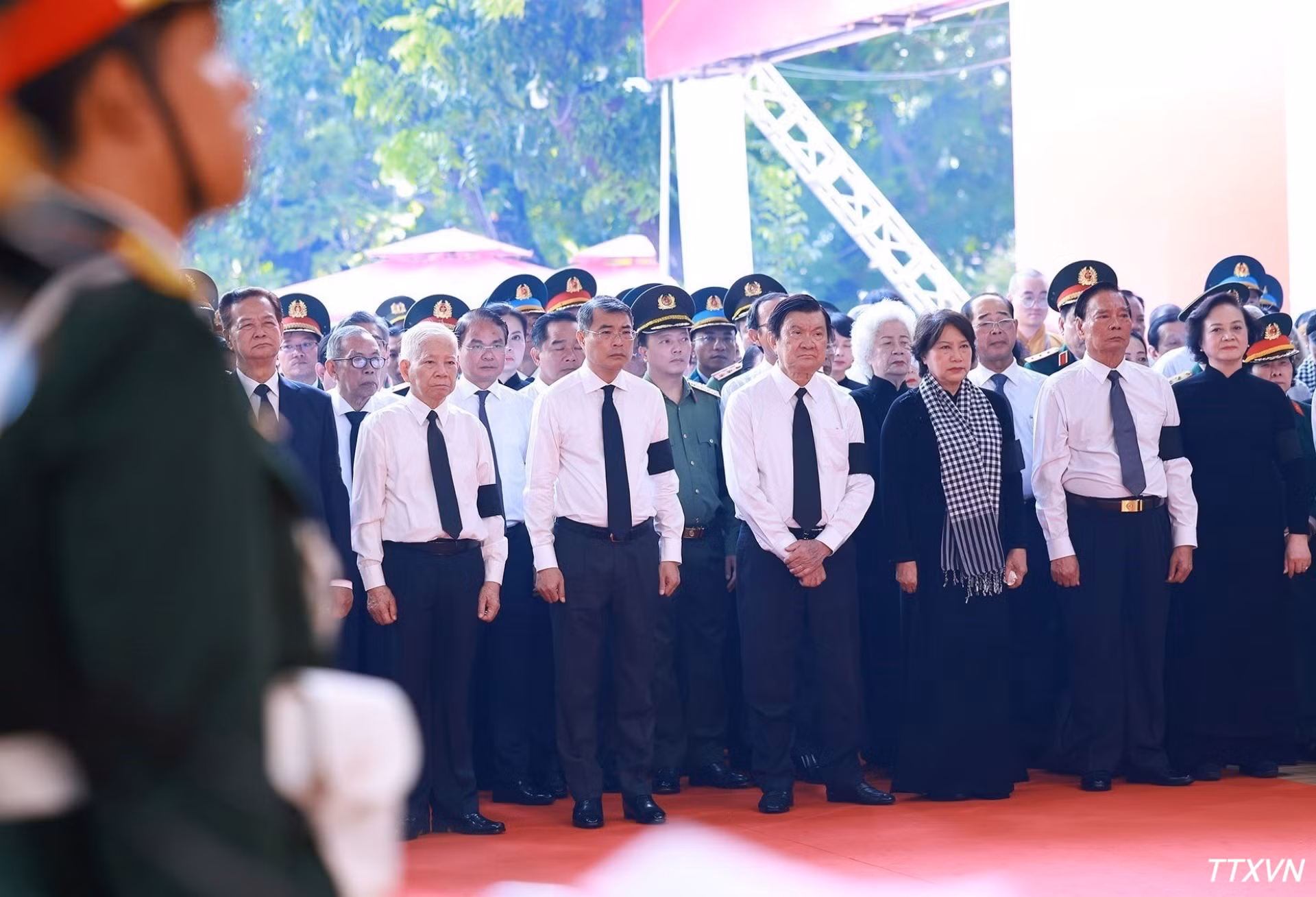 Thủ tướng Lê Minh Hưng dự Lễ viếng, Lễ truy điệu 731 hài cốt liệt sĩ được tìm kiếm, quy tập tại Công viên văn hóa Lê Thị Riêng, phường Hòa Hưng, Thành phố Hồ Chí Minh. (Ảnh: Dương Giang/TTXVN)