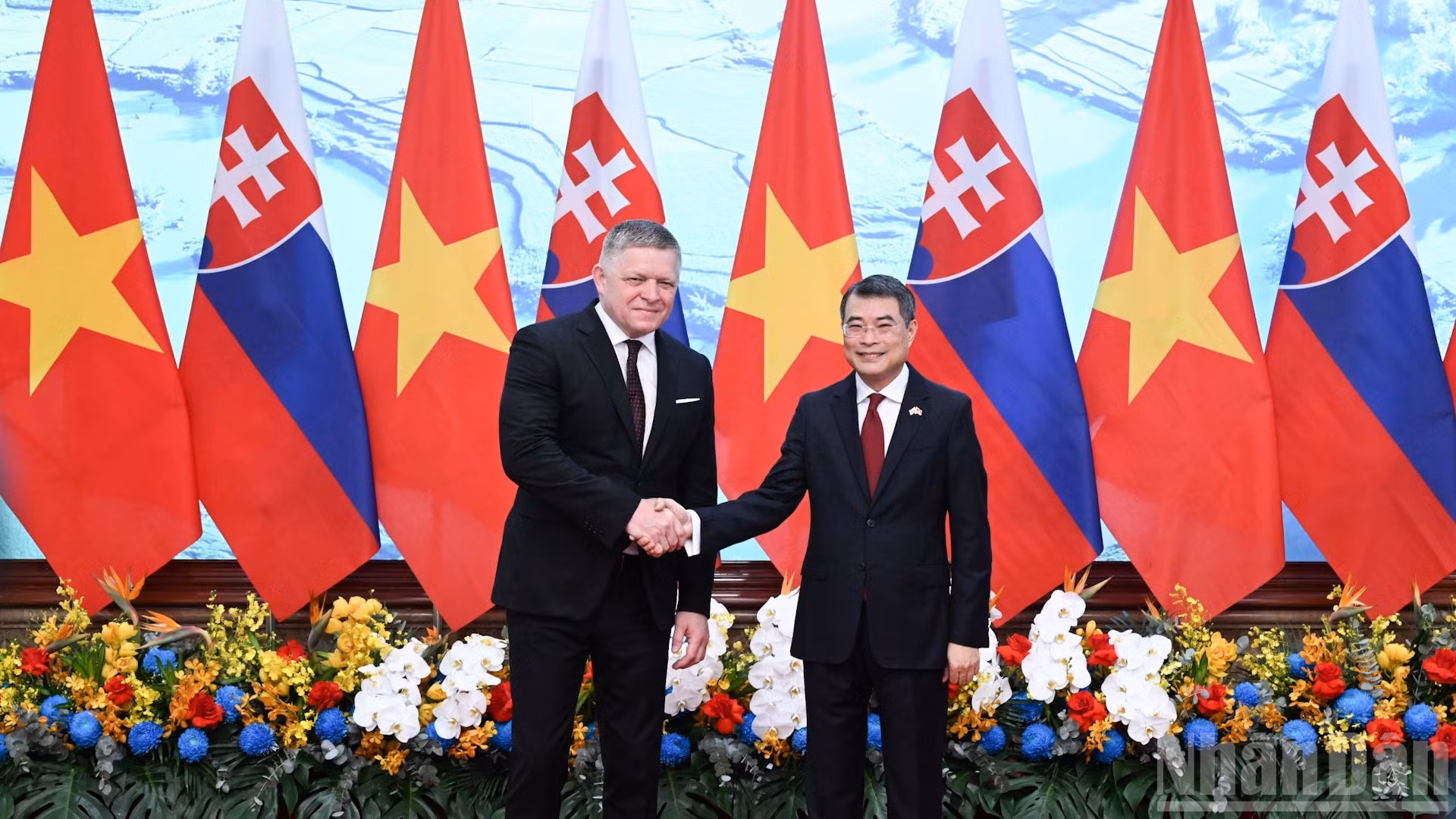 Thủ tướng Lê Minh Hưng và Thủ tướng nước Cộng hòa Slovakia Robert Fico.