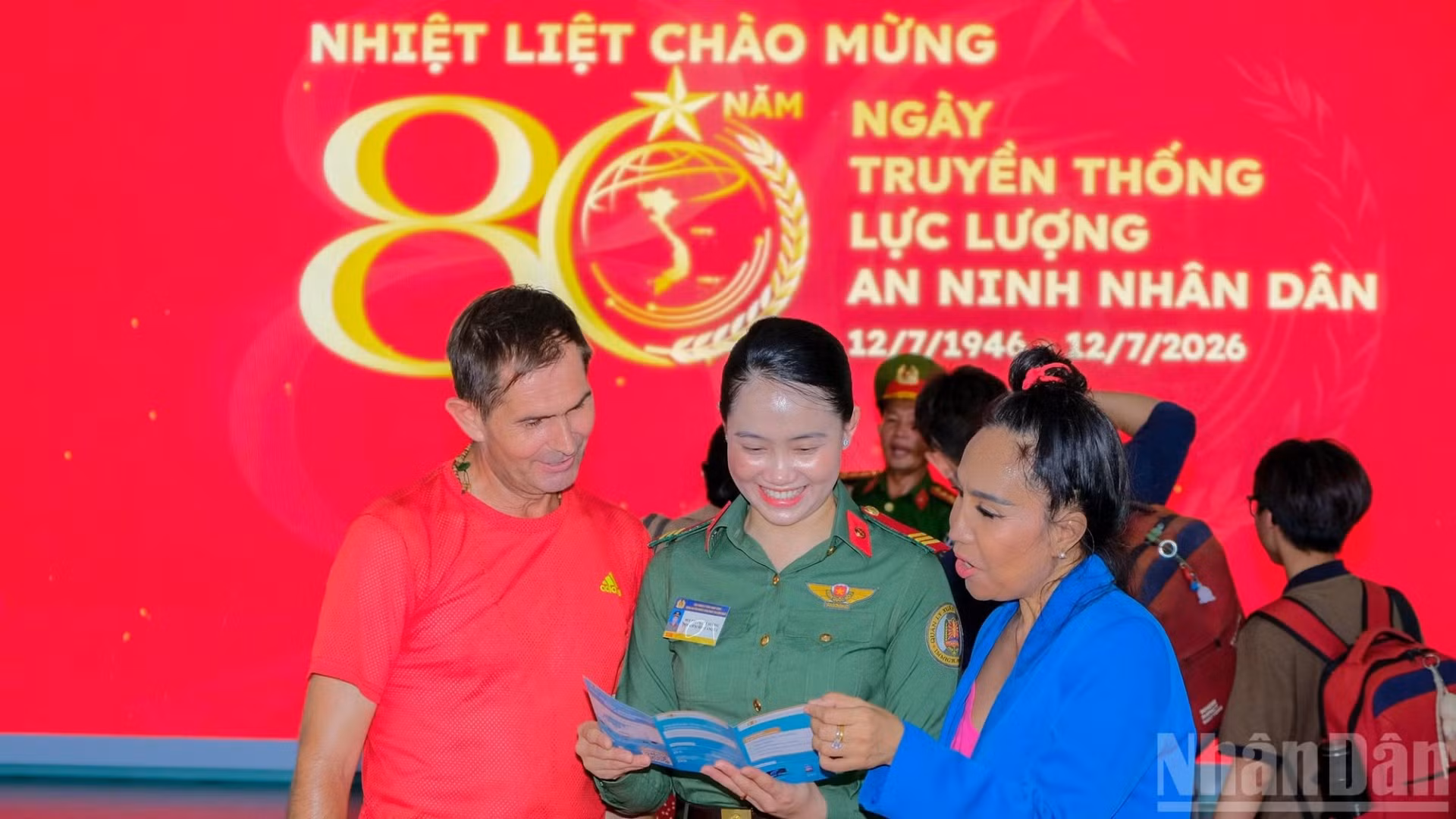 Triển lãm “Tổ quốc bình yên”.