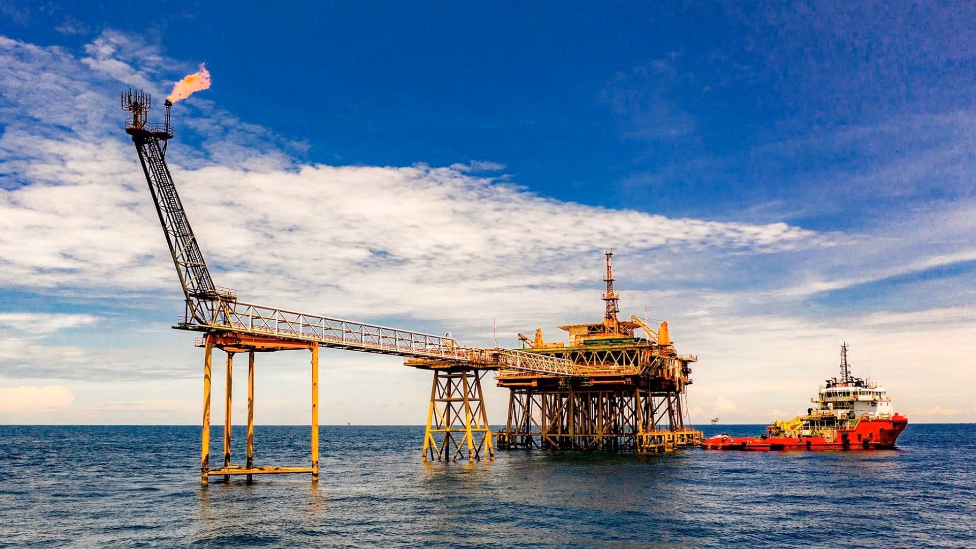 Giàn khai thác dầu khí trên biển của Tập đoàn Công nghiệp-Năng lượng quốc gia Việt Nam (Petrovietnam).