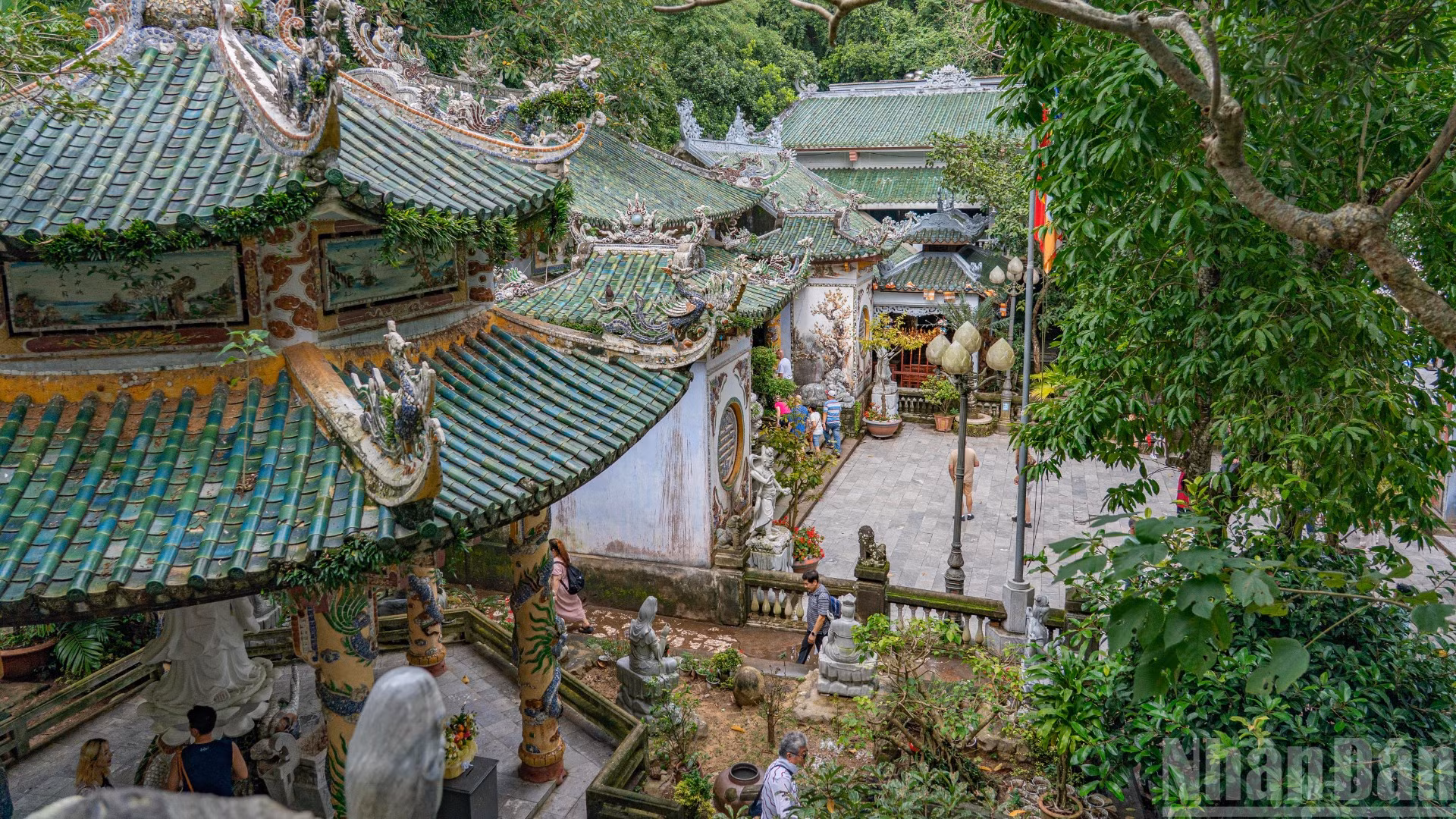 Chùa Linh Ứng-Ngũ Hành Sơn không chỉ là ngôi chùa lâu đời nhất tại danh thắng mà còn là một trong những điểm du lịch nổi tiếng tại Đà Nẵng.