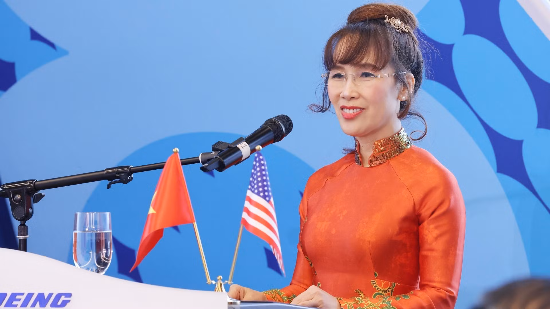 vna-potal-chu-tich-nuoc-chung-kien-le-ky-ket-ban-giao-may-bay-giua-boeing-va-vietjetair-8288122.jpg