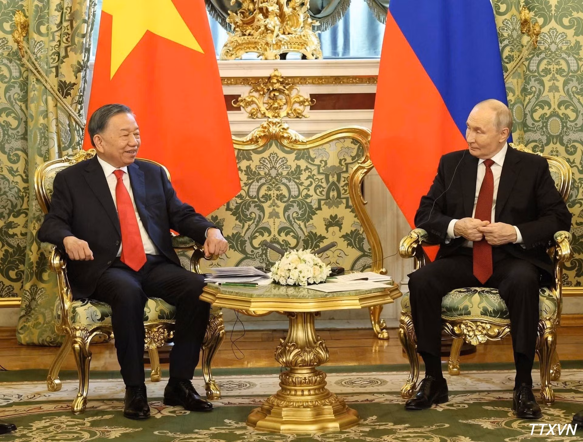 vna-potal-tong-thong-nga-vputin-chu-tri-le-don-tong-bi-thu-chu-tich-nuoc-to-lam-va-phu-nhan-645.jpg