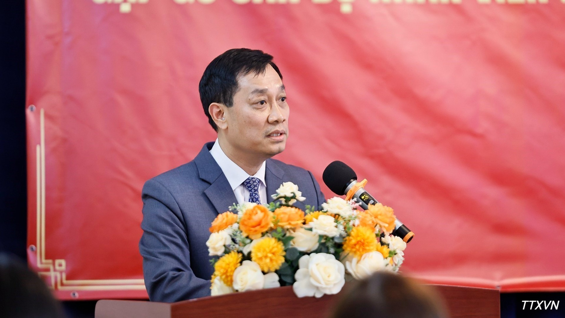 Đại sứ Việt Nam tại M&ocirc;ng Cổ Nguyễn Tuấn Thanh ph&aacute;t biểu tại buổi gặp gỡ. (Ảnh: Do&atilde;n Tấn/TTXVN)