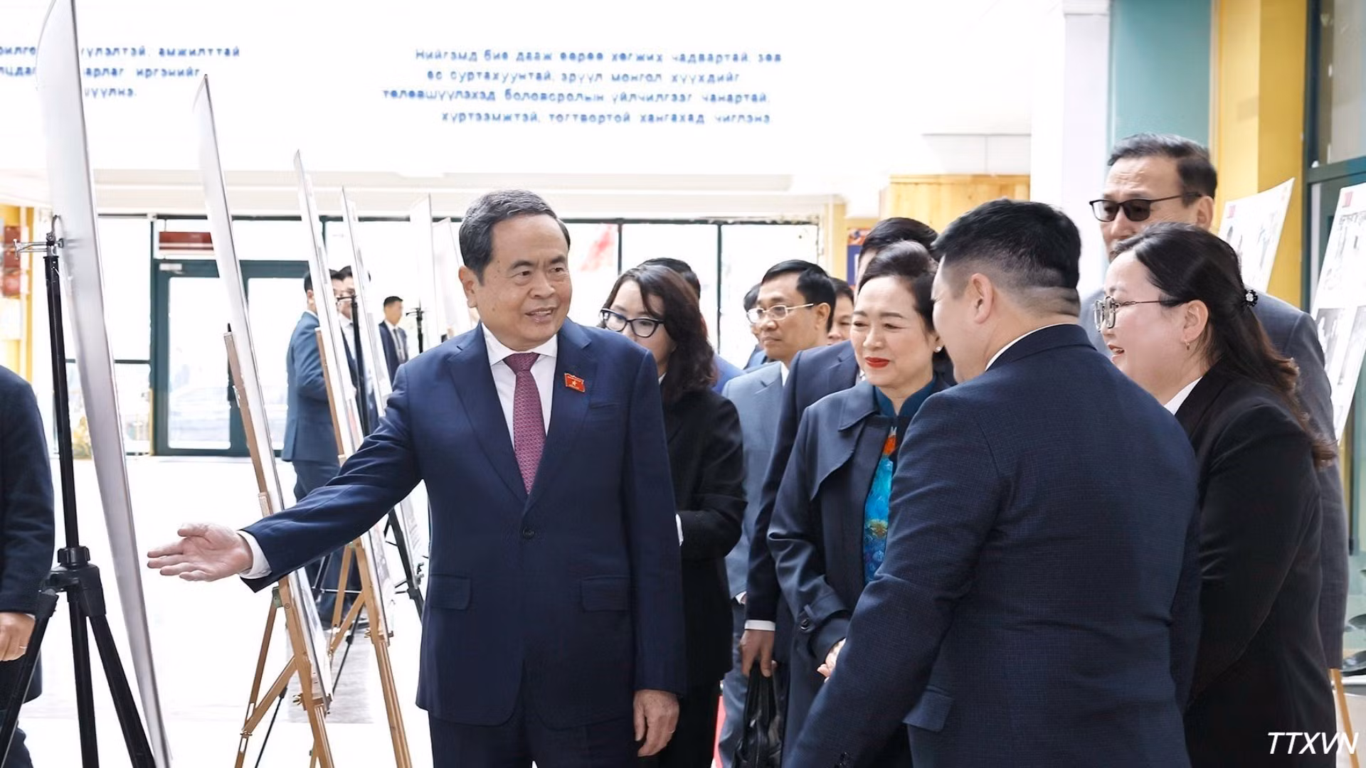 vna-potal-chu-tich-quoc-hoi-tham-truong-so-14-mang-ten-chu-tich-ho-chi-minh-o-mong-co-2914.jpg