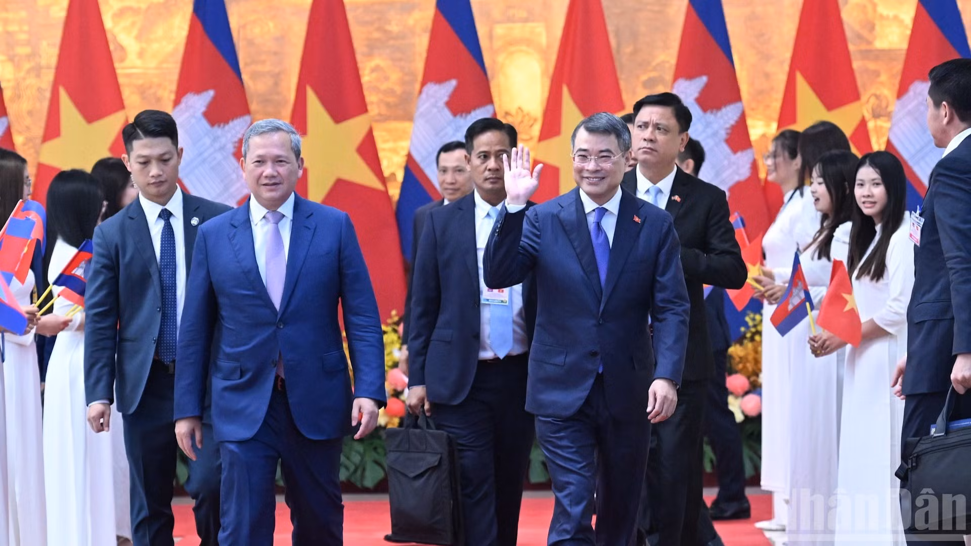 Thủ tướng Lê Minh Hưng và Thủ tướng Vương quốc Campuchia Samdech Moha Borvor Thipadei Hun Manet.