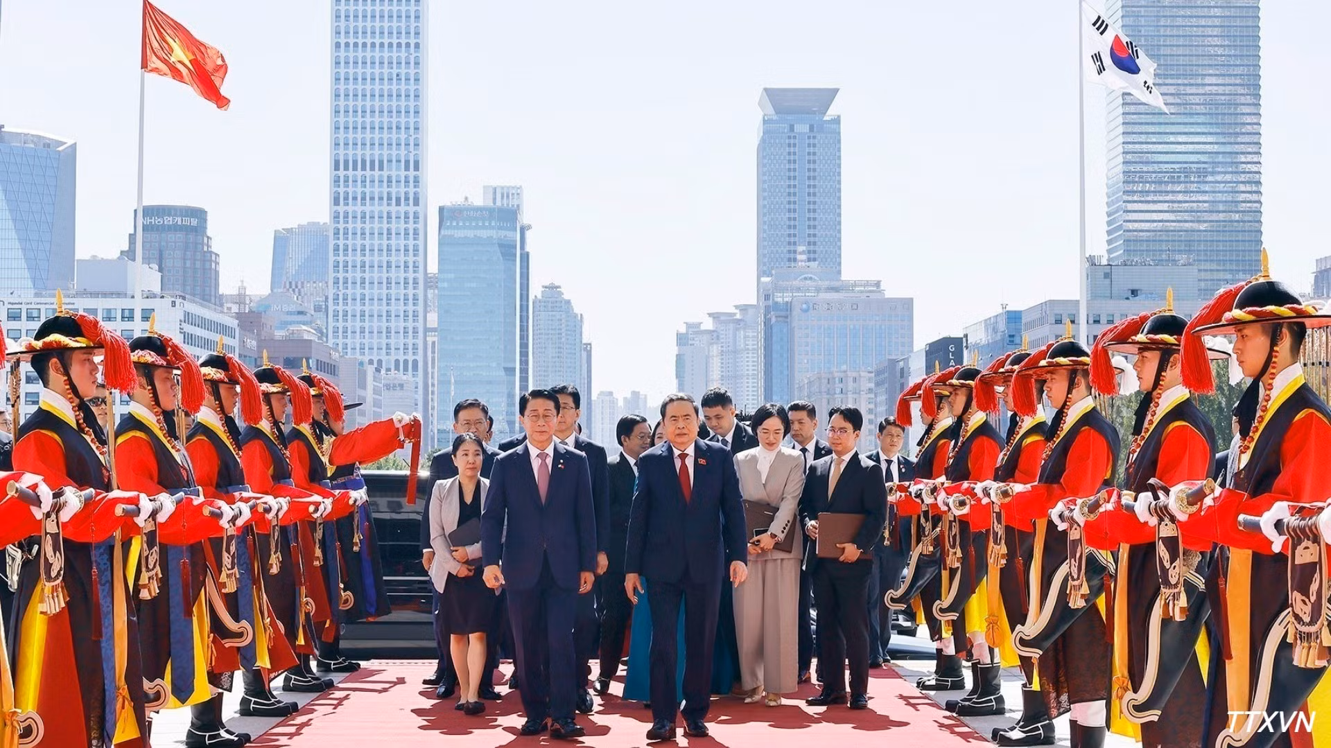 Lễ đón Chủ tịch Quốc hội Trần Thanh Mẫn thăm chính thức Hàn Quốc được tổ chức trọng thể tại Trụ sở Quốc hội Hàn Quốc ở thủ đô Seoul. (Ảnh: Doãn Tấn/TTXVN)