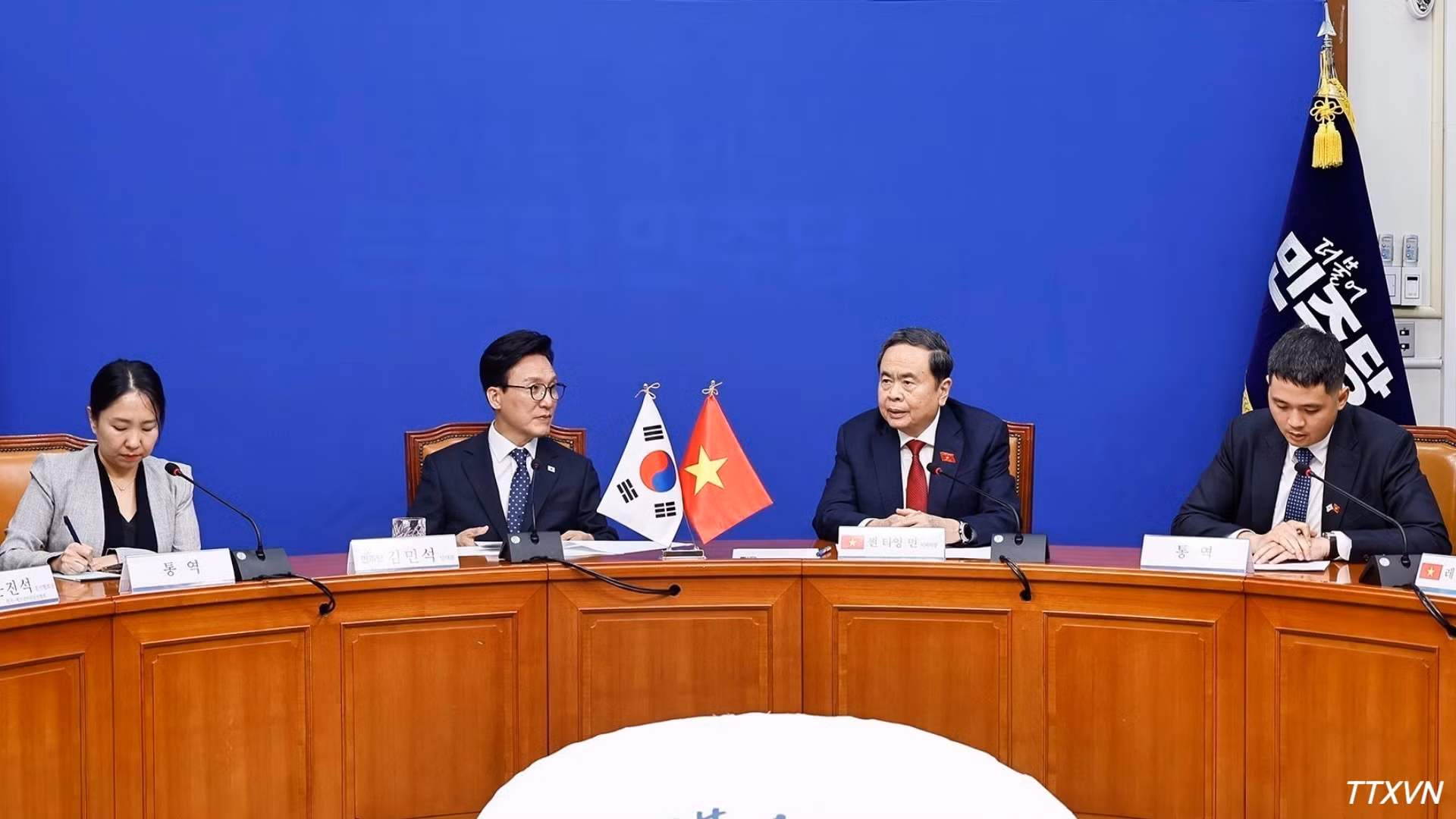 vna-potal-chu-tich-quoc-hoi-tran-thanh-man-tiep-chu-tich-dang-dan-chu-dong-hanh-cua-han-quoc.jpg