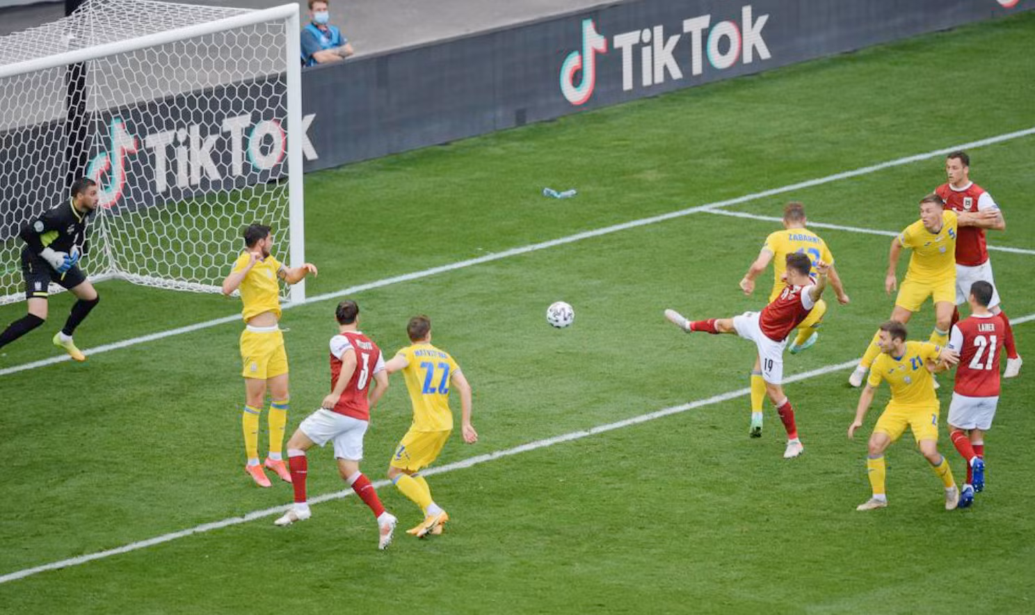 Đội tuyển Áo vượt mặt Ukraine để giành vé vào vòng 1/8 -0