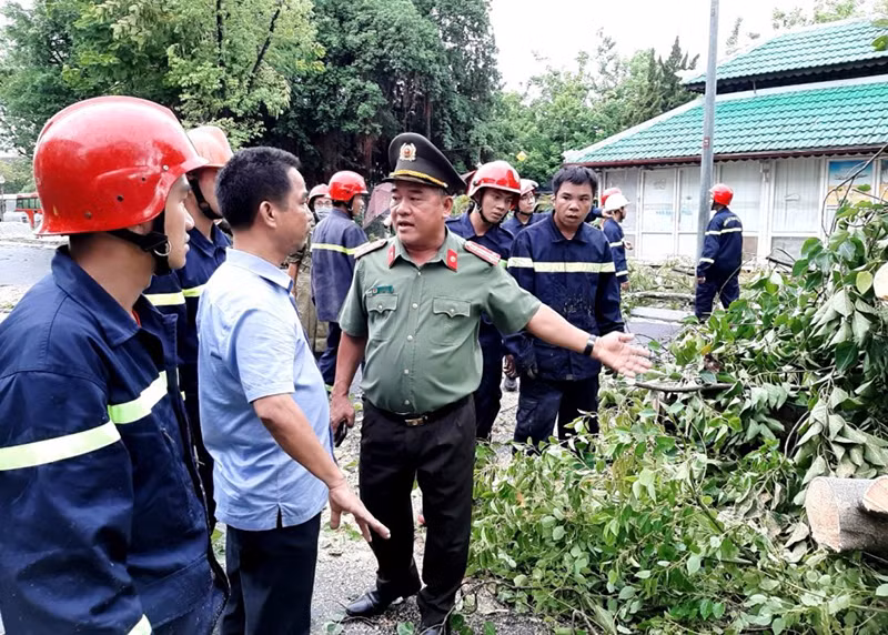 Thừa Thiên Huế: 96 người thương vong, hàng nghìn ngôi nhà sập và tốc mái -0